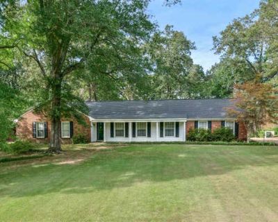 4 Bedroom 4BA 3200 ft Single Family Home For Sale in HOLLY SPRINGS, MS