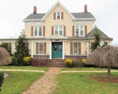 360 ft Commercial Property For Rent in North Brunswick Twp., NJ