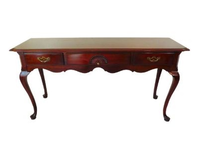 Thomasville Furniture Queen Anne Mahogany Shell Console/Sofa Table