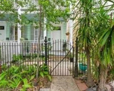 2 Bedroom 2BA 1000 ft Furnished Apartment For Rent in New Orleans, LA