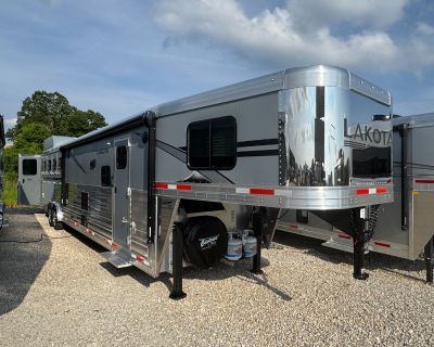2026 Lakota Trailers Charger 8415SR Four Horse Trailer Gooseneck Trailers Cuba, MO