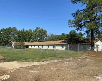 10 Bedroom 2BA 17200 ft² Residential For Sale in Queen City, TX