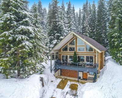 3 Bedroom 3BA Cabin Vacation Rental in Creek Run Lodge (Upper), Snoqualmie Pass, WA