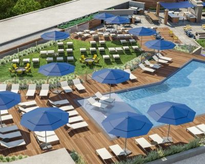 JUST WAITING FOR YOU TO MOVE IN!*NO BRKR FEE*SHUTTLE TO PATH*PETS OK*