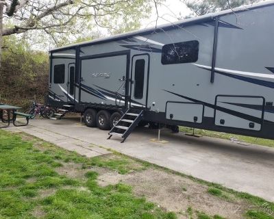 2020 Jayco Seismic 4113 Fifth Wheel Toy Hauler