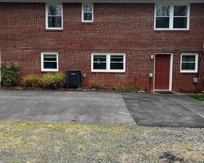 2 Bedroom 1BA 1400 ft Apartment For Rent in Nokesville, VA