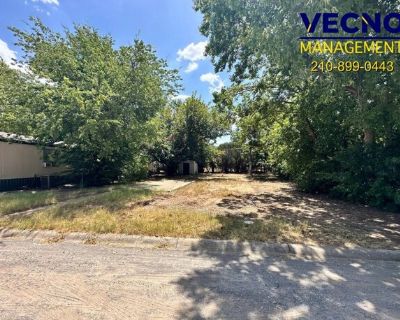 201 S Preston Rd. Mobile home lot for rent available and can cater a maximum size of 16x76 single wide mobile home. Free Hook up if you move-in before Nov. 1st! Burkburnett Estates Mobile Home Community is a beautiful community located in Burkburnett, TX. Named after Burk Burnett, Burkburnett is a part of the Wichita Falls Metropolitan Area and is quite a calm community. This community is perfe...