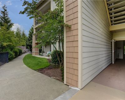 3 Bedroom 2BA 1312 ft Pet-Friendly Condo For Rent in Lynnwood, WA