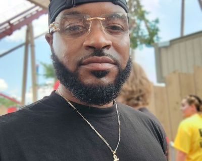 Michael - Needs an Apartment on iROOMit or a Room