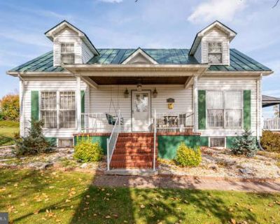 3 Bedroom 2BA 2004 ft Single Family Home For Sale in CHARLES TOWN, WV