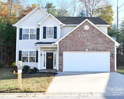 4 Bedroom 2BA 2269 ft Single Family Home For Sale in Asheville, NC