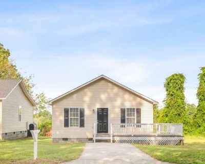 3 Bedroom 2BA 1100 ft Pet-Friendly Apartment For Rent in Greensboro, NC