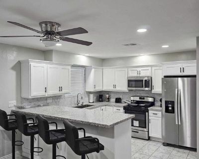 Deposit: $309.00 * Utilities included?: Yes * Fees apply?: Yes. References are not required. Non-smoking. Furnishings: Furnished * Disabled access: * Living room: shared. Availability Available Now Minimum term 1 month Maximum term None. Private furnished room for rent. Your new home awaits! Welcome to this cozy Phoenix abode, where comfort meets convenience. Recently renovated, this space offe...