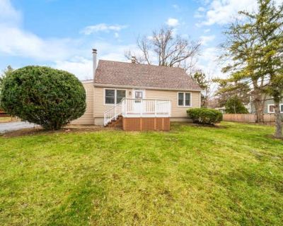 4 Bedroom 2BA 1292 ft Single Family Home For Sale in WARRENVILLE, IL