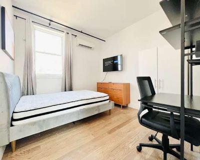 Available on: december 1. Furnished. Internet included * LGBTQ+ friendly * Students welcome. Nostrand Ave #321 95 sq ft Furnished room on 6th floor, tons of natural light, 2 bathrooms. Building amenities: Laundry, Gym and a rooftop. Brand new building in Prospect Lefferts, Brooklyn. 5 Minutes away from 2, 5 train and 15 minutes to Q and B trains. 25 minutes from Manhattan. 3 blocks from Prospec...