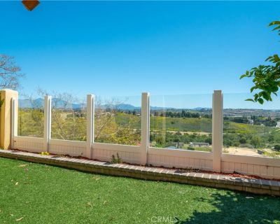 3 Bedroom 2BA 1377 ft Apartment For Rent in Aliso Viejo, CA