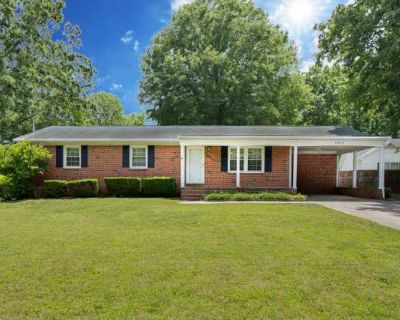 3 Bedroom 1.5BA 1475 ft Apartment For Rent in Durham County, NC