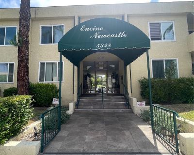 1 Bedroom 1BA 833 ft Condo For Sale in Encino, CA