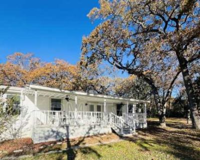 3 Bedroom 2BA 1230 ft Pet-Friendly Apartment For Rent in Henderson County, TX