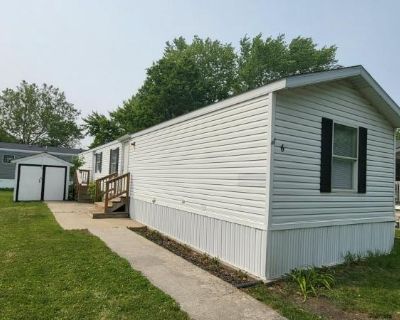 3 Bedroom 1BA 924 ft Mobile Home For Sale in Minooka, IL
