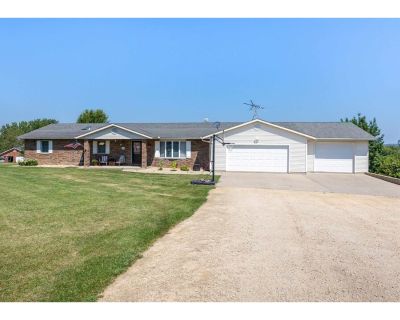 4 Bedroom 3BA 1652 ft² Residential For Sale in Guttenberg, IA