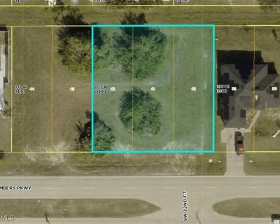 Single Family Home For Sale in CAPE CORAL, FL