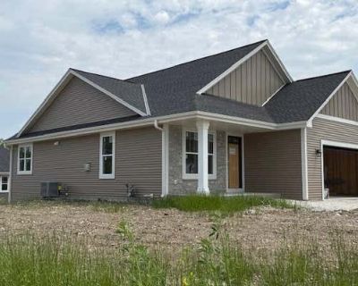 3 Bedroom 2BA 1690 ft Single Family Home For Sale in PEWAUKEE, WI