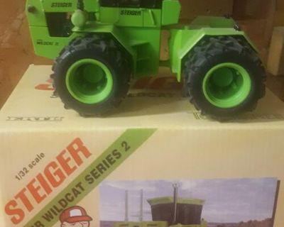 1/32 Steiger Super Wildcat Series II nib very nice tractor