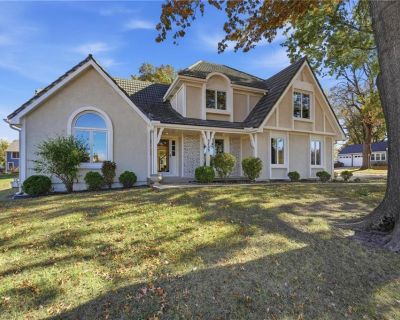 4 Bedroom 2BA 2099 ft Single Family House For Sale in Mission, KS