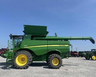 PREMIUM CAB & RADIO, HID LIGHTS & EXTREMITY, AUTOTRAC READY/HARV MONITOR, 7" GS3 TOUCH DISPLAY, PRO DRIVE TRANSMISSION W/ HARVESTSMART, 4 WD, COMMAND TOUCH MULTI SPEED DRIVE, GEN PURPOSE CLN SHOEHOE, VARIABLE STREAM ROTOR, 7.9M UNLOADING AUGER, MANUAL ADJUST VANE TAILBOARD, TIER 4 ENGINE, 520/85R42 DRIVE TIRES (DUALS), 750/65R26 STEER TIRES.CALL OUR OFFICE FOR QUICK & EASY ONSITE LOW FIXED RATE...