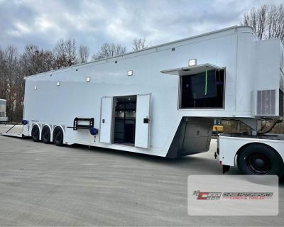 2022 Featherlite Lift Gate 44' Screw Gate Trailer
