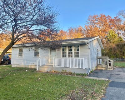 3 Bedroom 1BA 934 ft Single Family House For Sale in Woodstock, IL