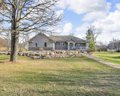 3 Bedroom 2BA 1991 ft Single Family House For Sale in Jackson, MI