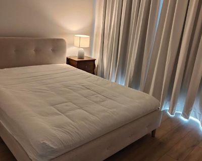 Private room with own bathroom in an apartment, Saint Paul, MN 55102