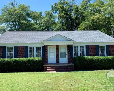 2 Bedroom 1BA 775 ft Pet-Friendly Apartment For Rent in Greer, SC