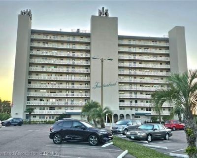2 Bedroom 2BA 1116 ft Furnished Condominium For Sale in SEBRING, FL
