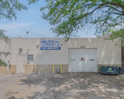 1500 ft Commercial Property For Sale in Elgin, IL