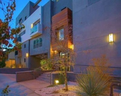 11925 Kling St Apt 311. Great residential area of Valley Village, beautiful building with nice neighbors. 2 beds 2 baths. Bright unit. Nice living room with balcony with view. open floor plan. building has many sitting meeting areas. Laundry in the unit. Hot jacuzzi, fitness center. 2 tandem parking spaces including. Easy to show. Call or text to listing agent.. 2 Bedroom. 2 Bathroom. 1200 ft