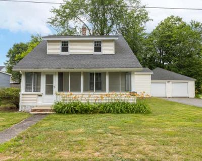 3 Bedroom 2BA 1328 ft Single Family Home For Sale in WESTBROOK, ME