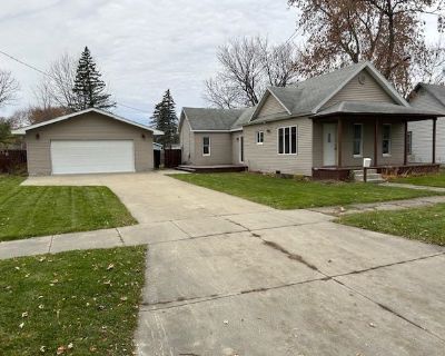 2 Bedroom 1BA 998 ft Single Family House For Sale in Bay City, MI