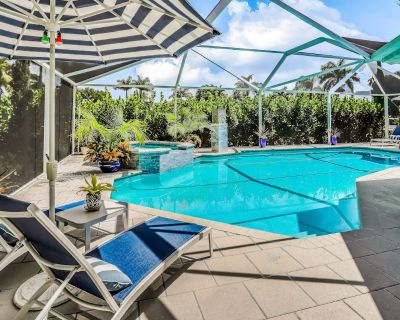 2 Bedroom 1BA Escape Vacation Rental in Resort Style Living , Cape Coral, FL