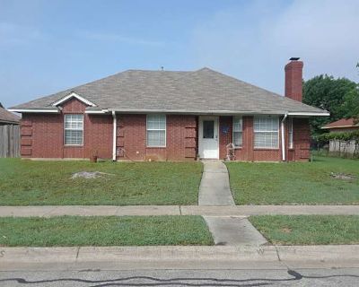 Private room with own bathroom in a House with 1 roomie, Denton, TX 76207