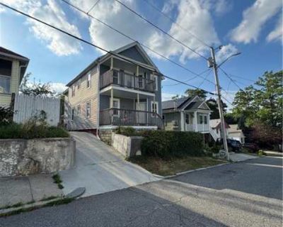 3 Bedroom 1BA 1000 ft Apartment For Rent in Providence, RI