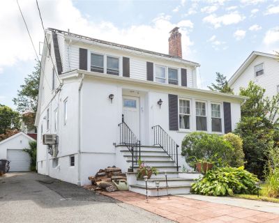 3 Bedroom 2BA 1672 ft Single Family House For Sale in White Plains, NY