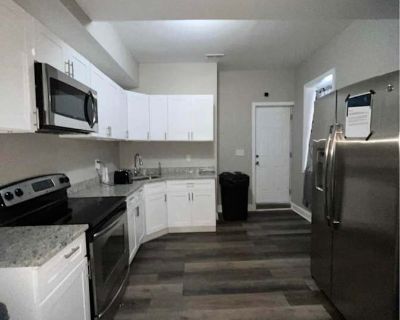 Private room with own bathroom in a House with 5 roomies, Baltimore, MD 21228