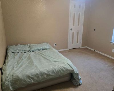 Private room with shared bathroom in a House with 2 roomies, Killeen, TX 76549
