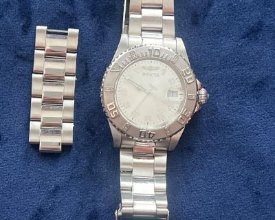 B281 Invicta Watch with extra links