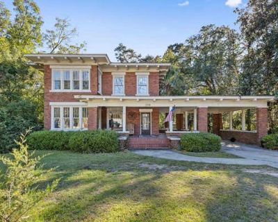 4 Bedroom 2BA 2492 ft Single Family Home For Sale in MOULTRIE, GA