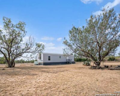 2 Bedroom 1BA Living Area 742 ft Manufactured Home For Sale in YANCEY, TX