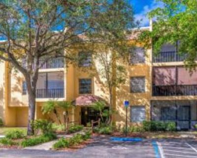 2 Bedroom 2BA 936 ft² Furnished Condo For Rent in Boca Raton, FL